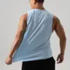 弧線剪裁修身背心｜三角肌立刻現形